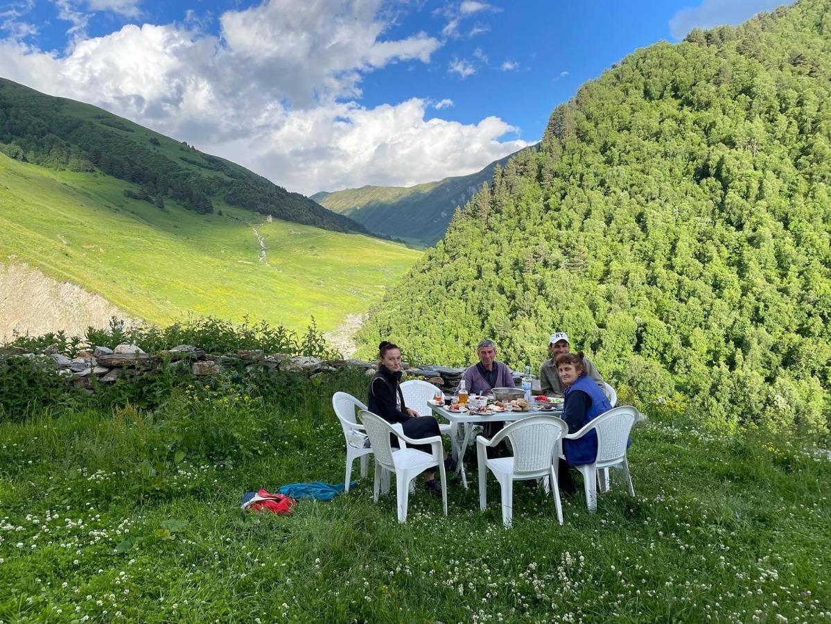 Gunter Guest House Adishi Екстериор снимка