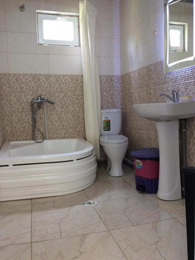 Gunter Guest House Adishi Екстериор снимка