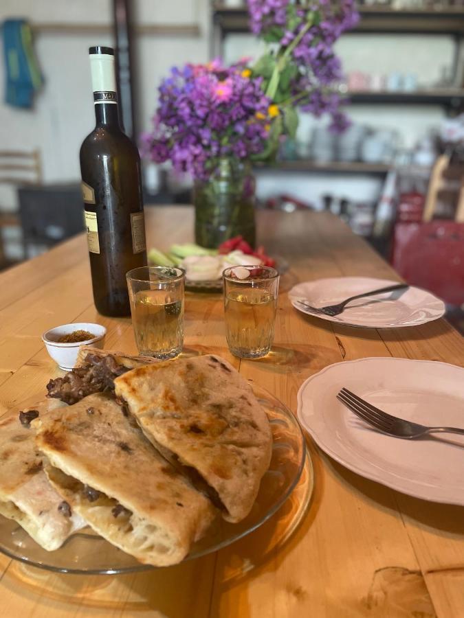 Gunter Guest House Adishi Екстериор снимка
